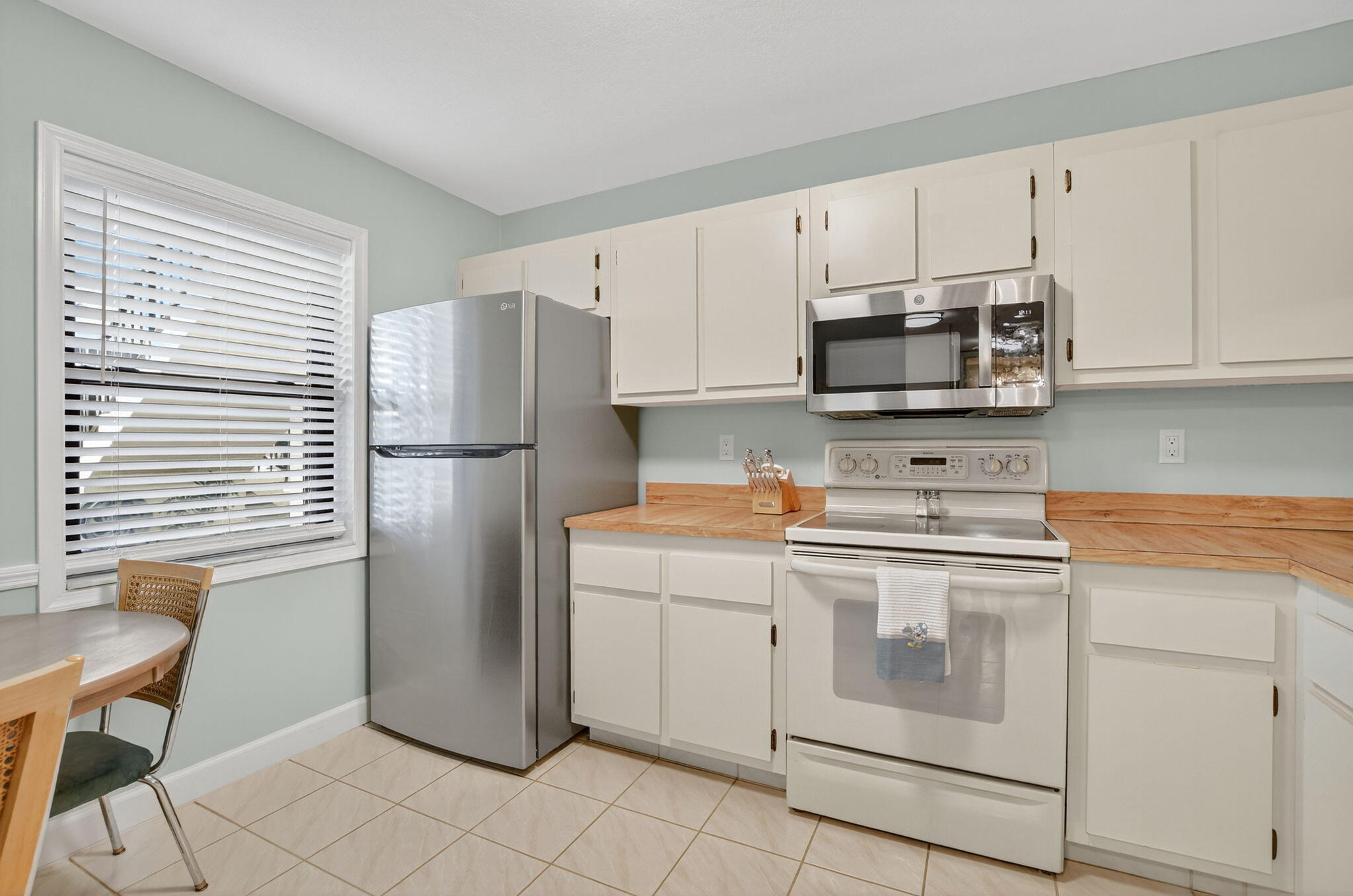 22052 Palms Way, Unit 106 Boca Raton, FL 33433 - Photo 4 of 13 Kitchen