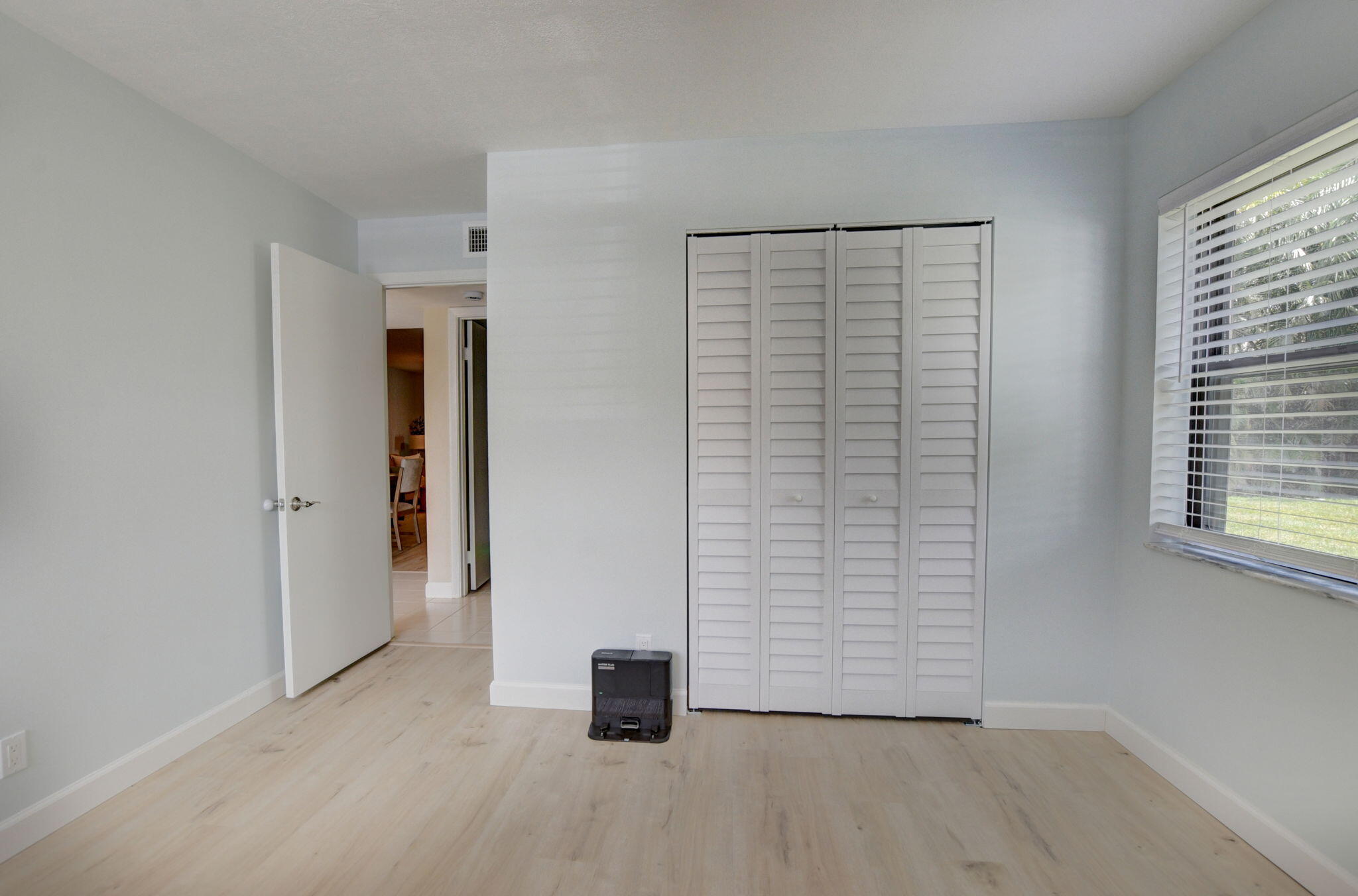 22052 Palms Way, Unit 106 Boca Raton, FL 33433 - Photo 8 of 13 21-web-or-mls-DSC_1766_68_69_70_Interior