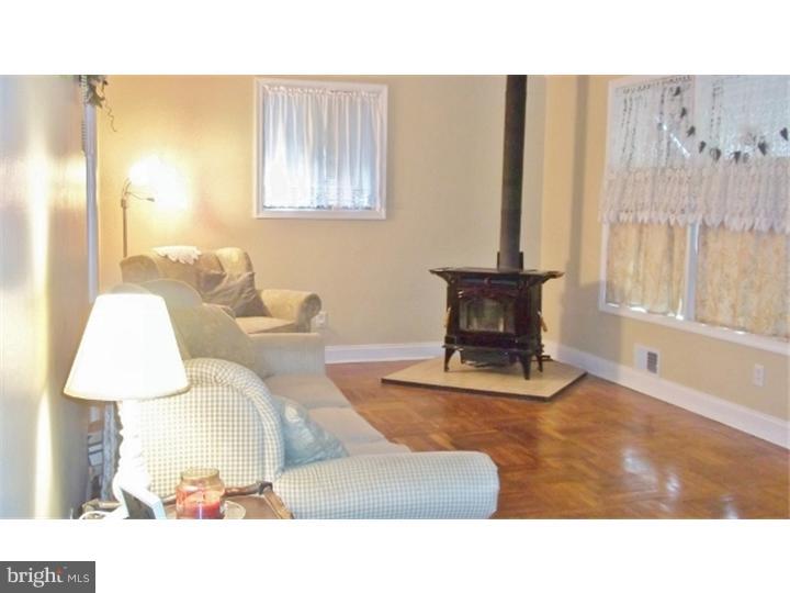 24 Lamont Road Burlington, NJ 08016 - Photo 8 of 14 Living Room