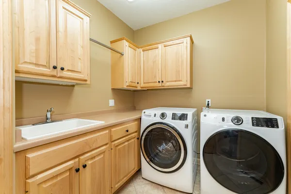 $949,000 | 3153 Frankel Lane Southwest, Rochester, MN 55902