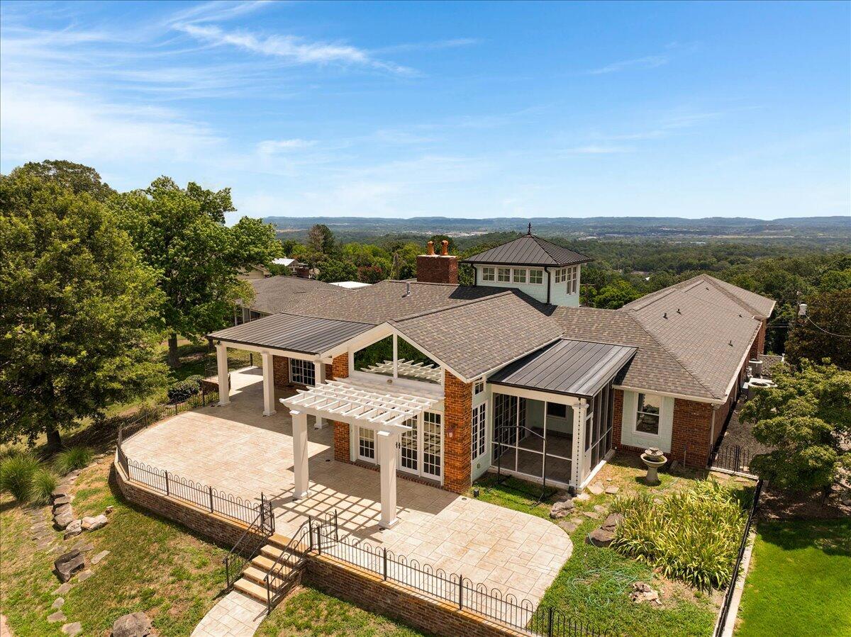 312 North Crest Road Chattanooga, TN 37404 - Photo 1 of 70 1