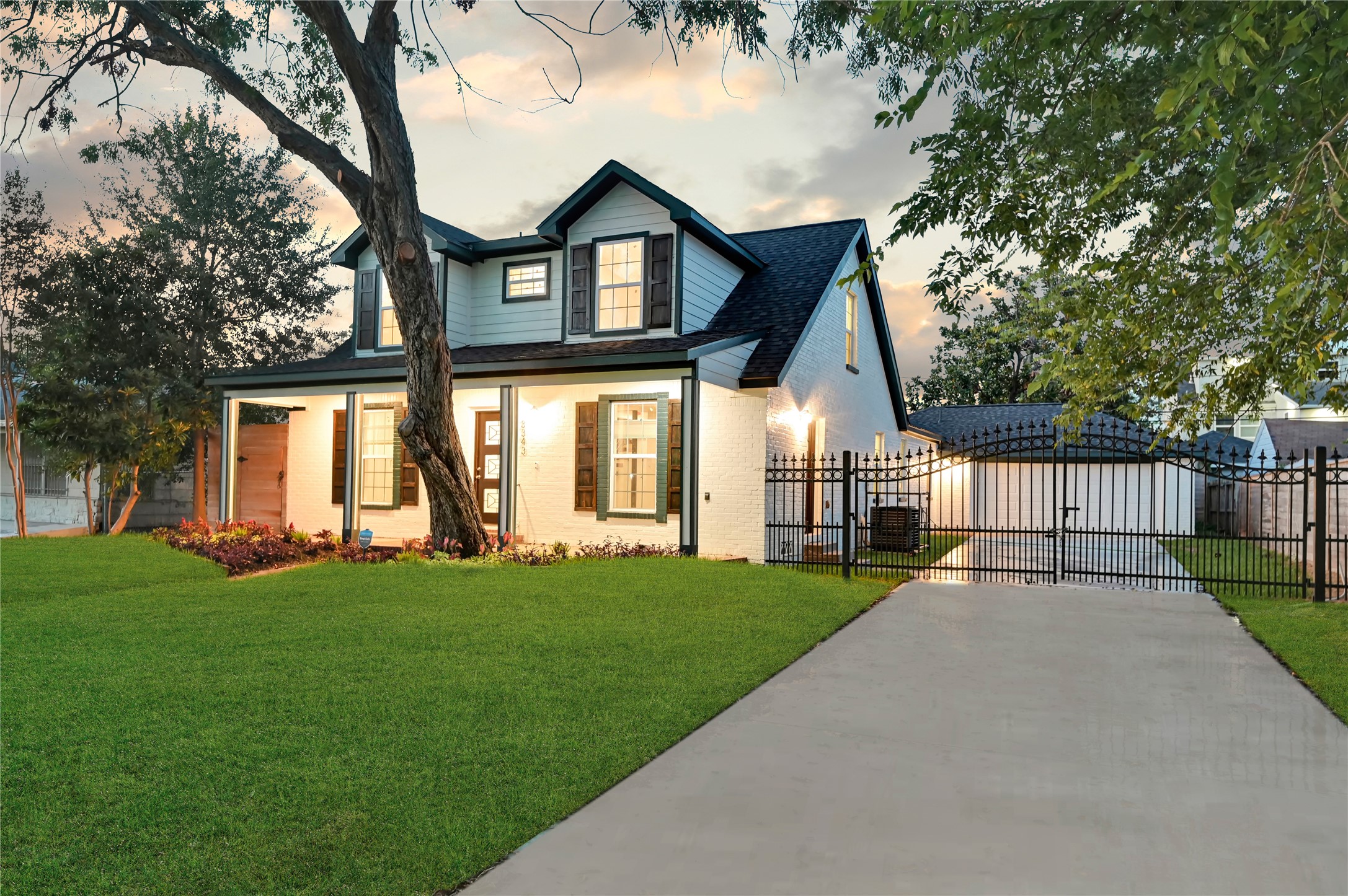 3343 Tampa Street Houston, TX 77021 - Photo 39 of 41 front view of a house with a yard