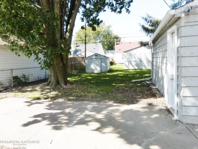 21749 Rausch Avenue Eastpointe, MI 48021 - Photo 17 of 18 31331111-16.JPG