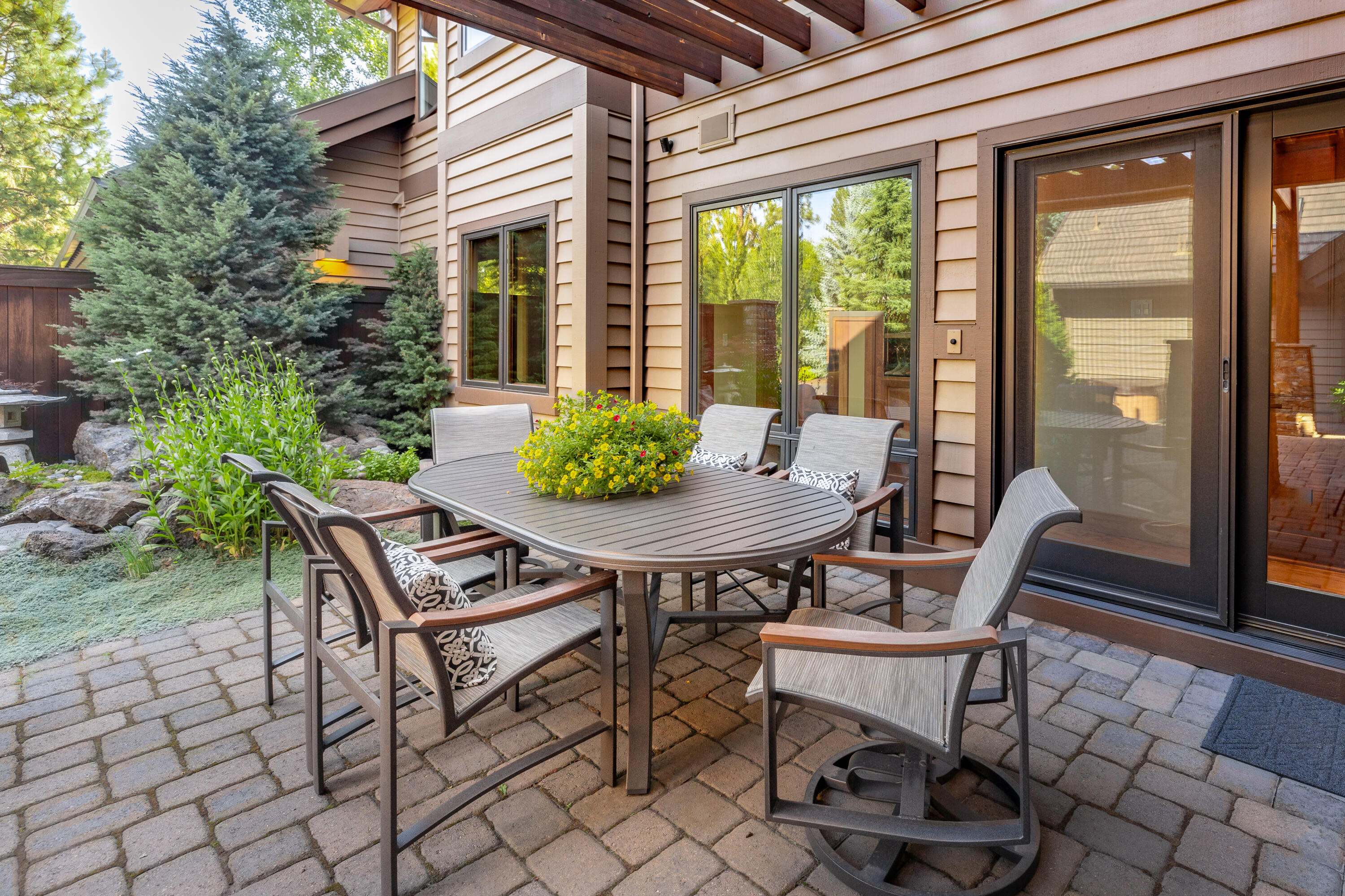 19448 Green Lakes Loop Bend, OR 97702 - Photo 6 of 63 Multiple Patios