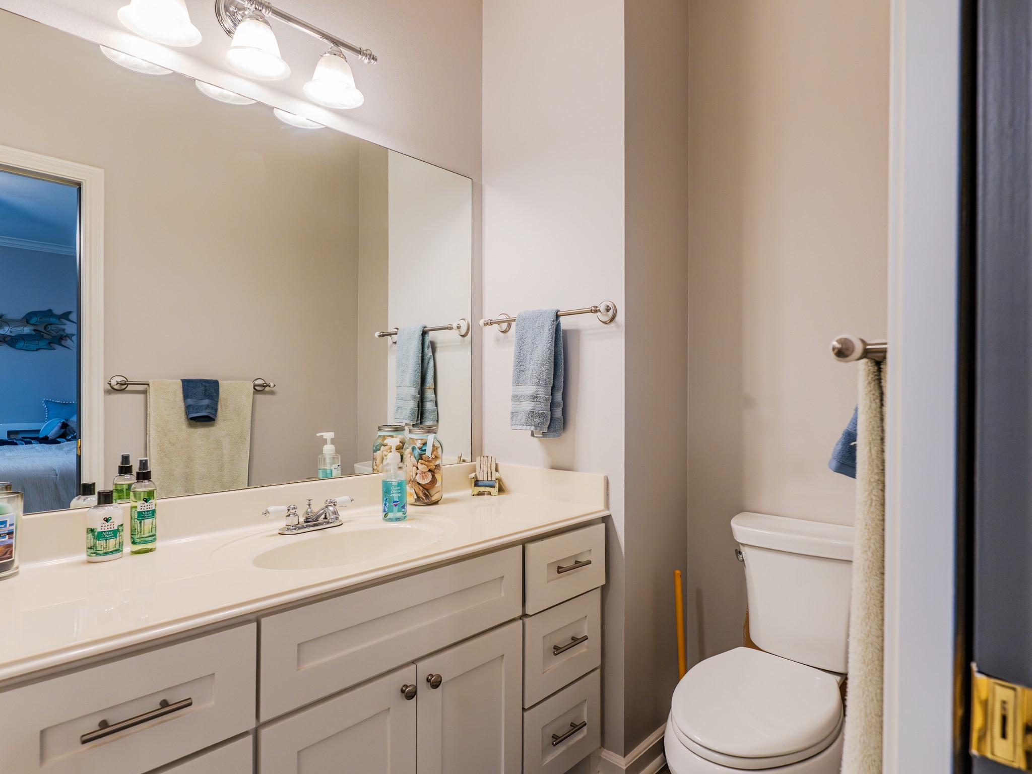 837 Wightman Street Matagorda, TX 77457 - Photo 30 of 45 En suite full bathroom off the guest bedroom