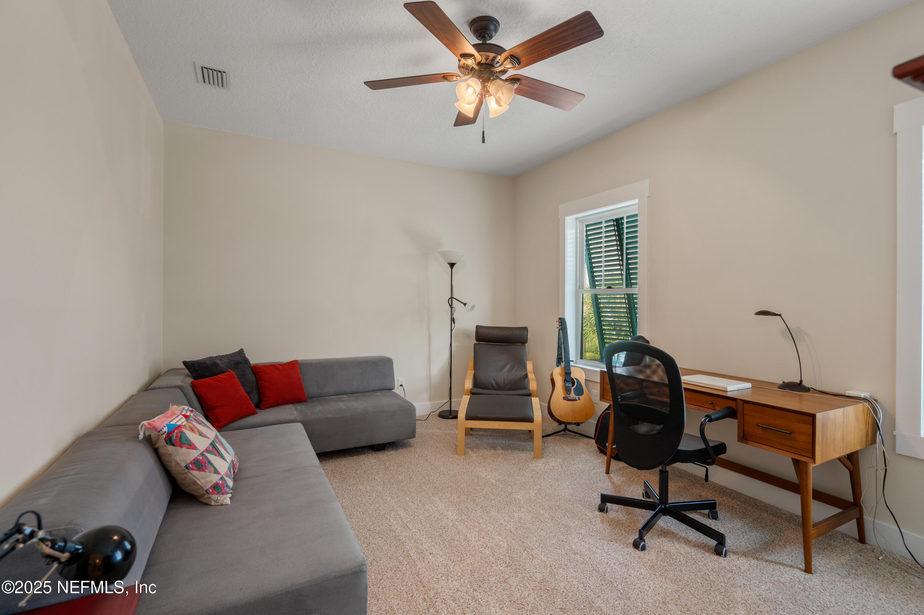211 10th Street St. Augustine, FL 32080 - Photo 25 of 47 a living room with furniture