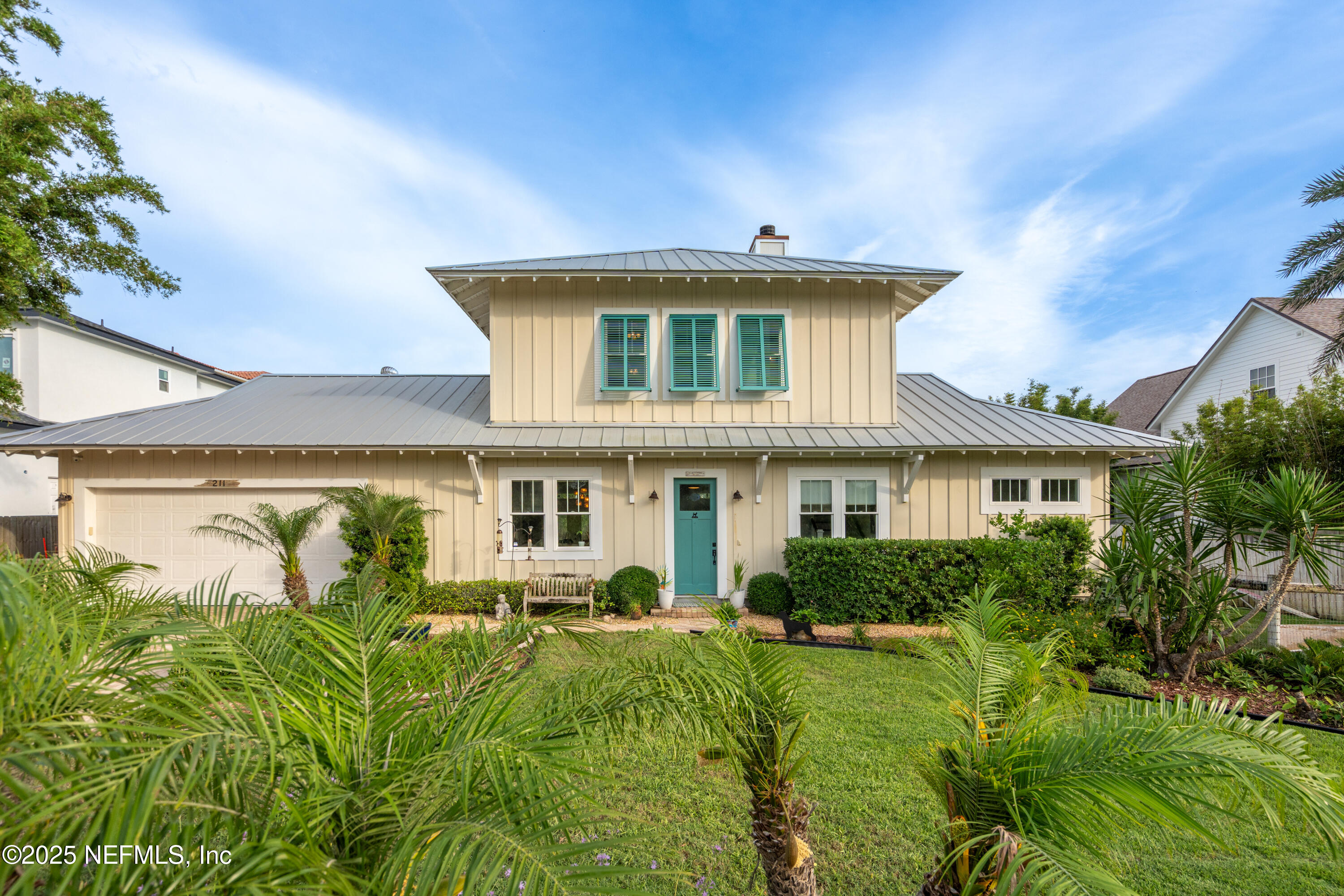 211 10th Street St. Augustine, FL 32080 - Photo 47 of 47 a front view of a house with garden