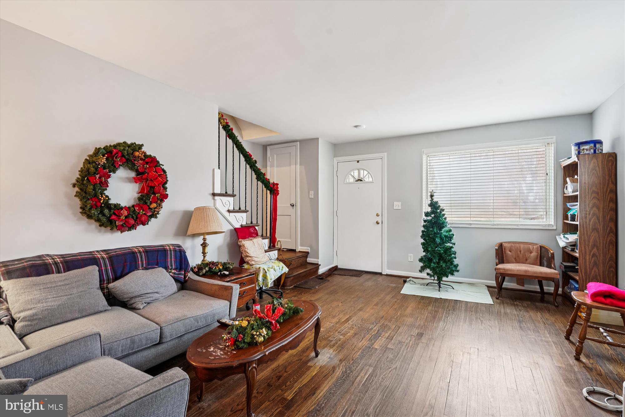 11951 Andrew Street Silver Spring, MD 20902 - Photo 12 of 41 Living Room