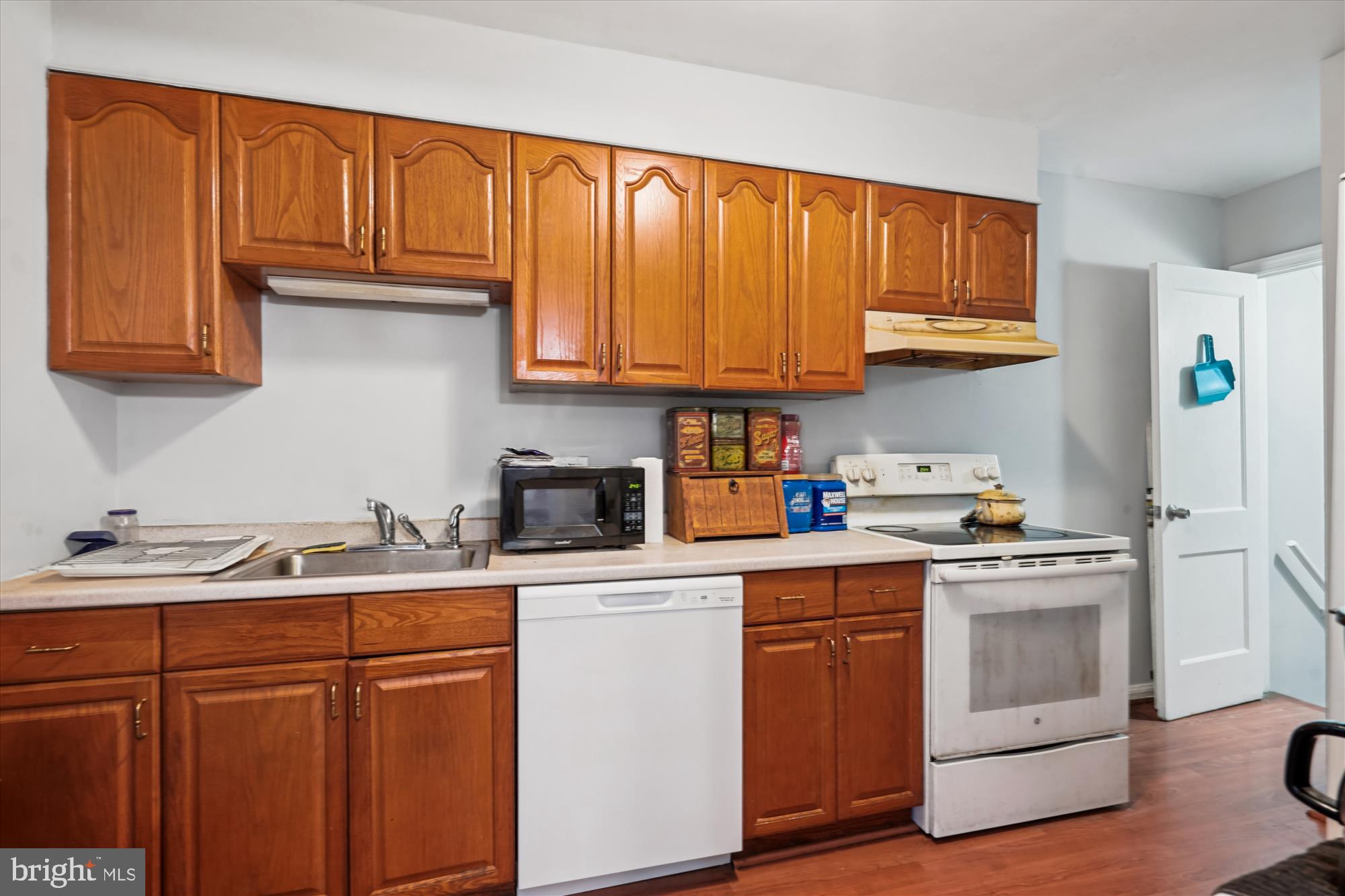 11951 Andrew Street Silver Spring, MD 20902 - Photo 17 of 41 Kitchen