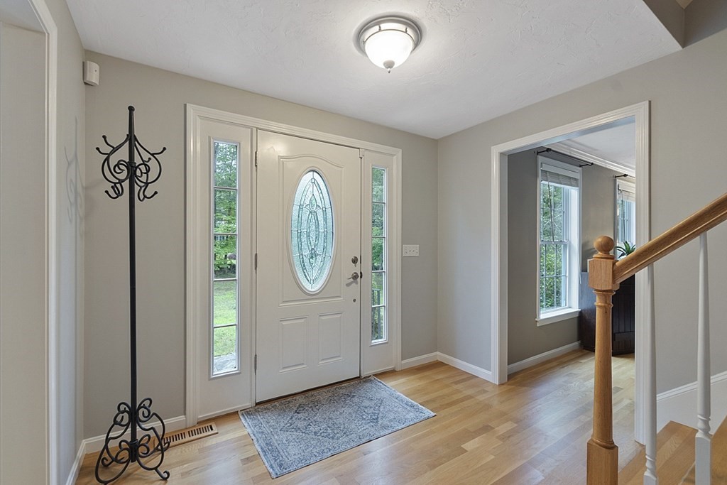 35 Parker Road Shirley, MA 01464 - Photo 2 of 27
