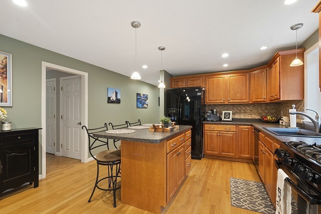 35 Parker Road Shirley, MA 01464 - Photo 8 of 27