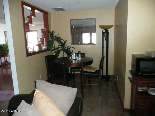 4523 East Vineyard Road Phoenix, AZ 85042 - Photo 5 of 8 Photo 5