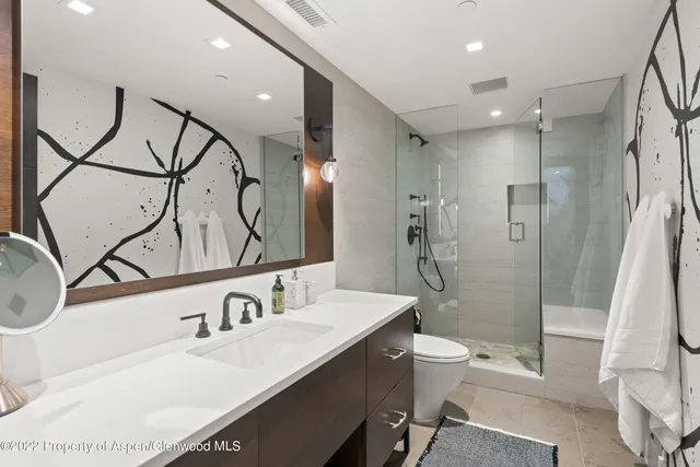 a view of entryway and hall