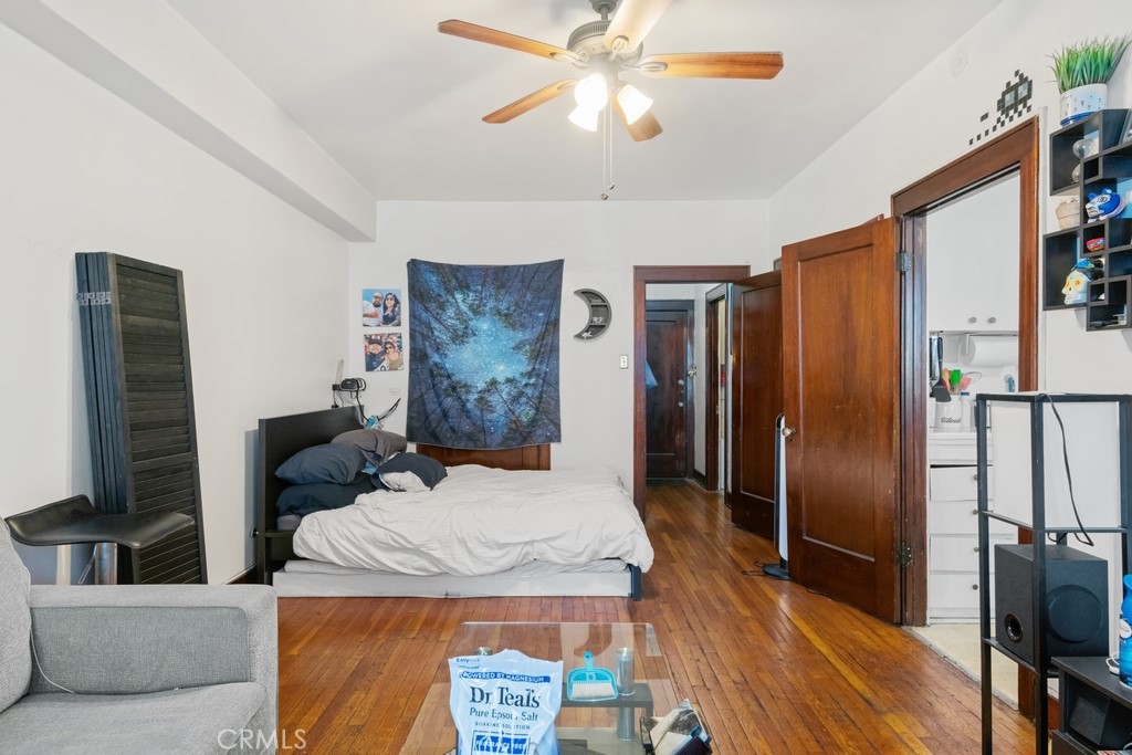 360 West Ocean Boulevard, Unit 706 Long Beach, CA 90802 - Photo 7 of 22 a bedroom with a bed and a flat screen television