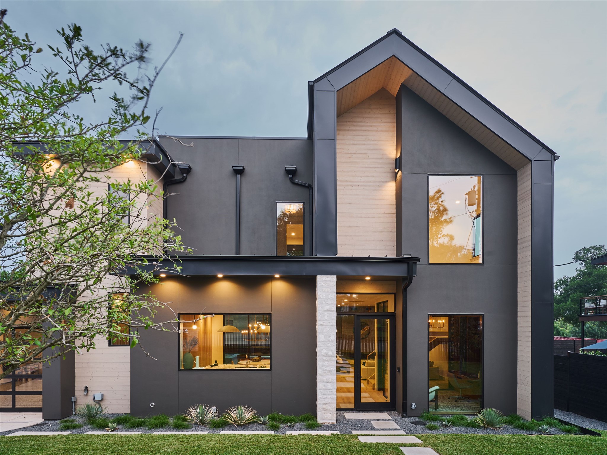 1602 Taylor Gaines Street Austin, TX 78741 - Photo 4 of 40