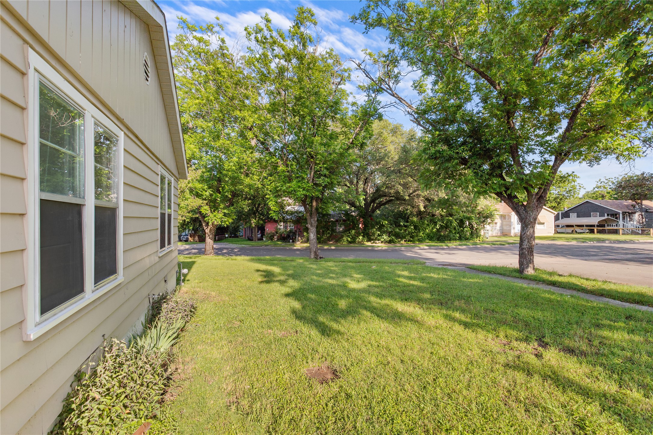 801 Evetts Road Killeen, TX 76541 - Photo 3 of 16 Green lawns and mature trees frame this delightful residence, offering serene curb appeal.