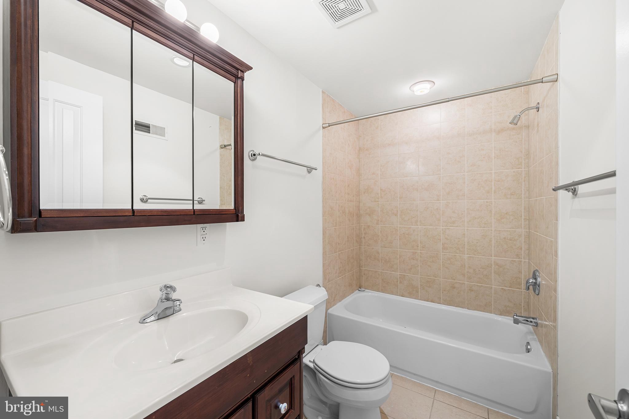 1205 Spruce Street, Unit 2 Philadelphia, PA 19107 - Photo 20 of 26