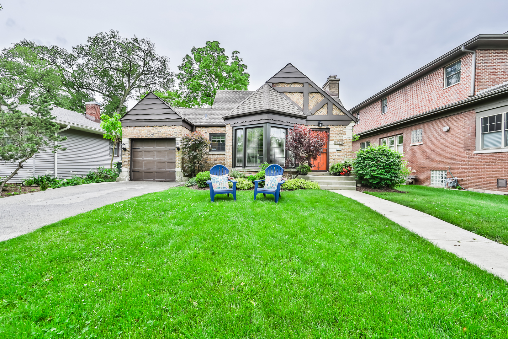 385 Addison Road Riverside, IL 60546 - Photo 1 of 35