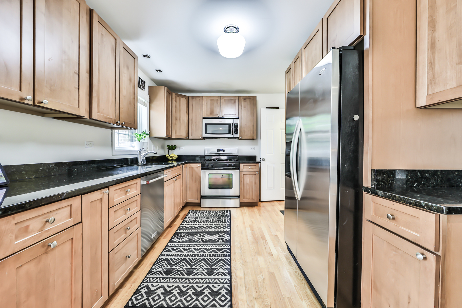 385 Addison Road Riverside, IL 60546 - Photo 8 of 35