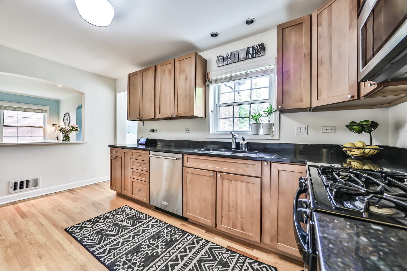 385 Addison Road Riverside, IL 60546 - Photo 10 of 35