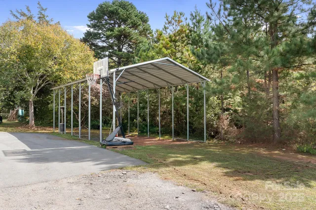 a view of an house with backyard and trees