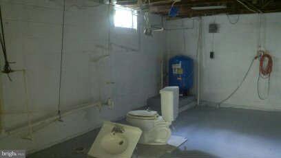 7204 Bowers Road Frederick, MD 21702 - Photo 19 of 26 a bathroom with a toilet and a shower