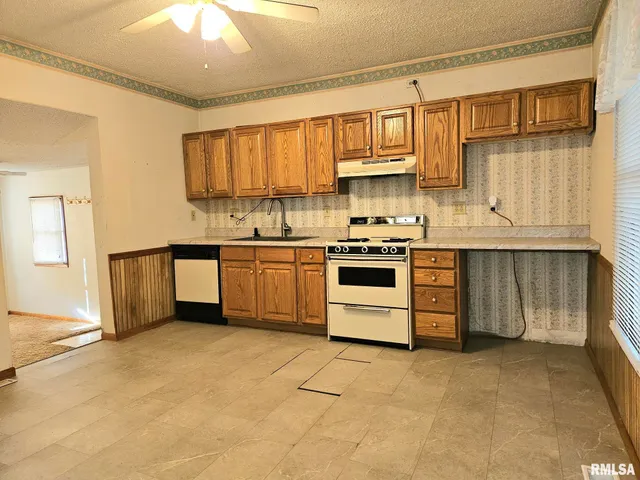 $65,000 | 208 Fletcher Avenue, Muscatine, IA 52761