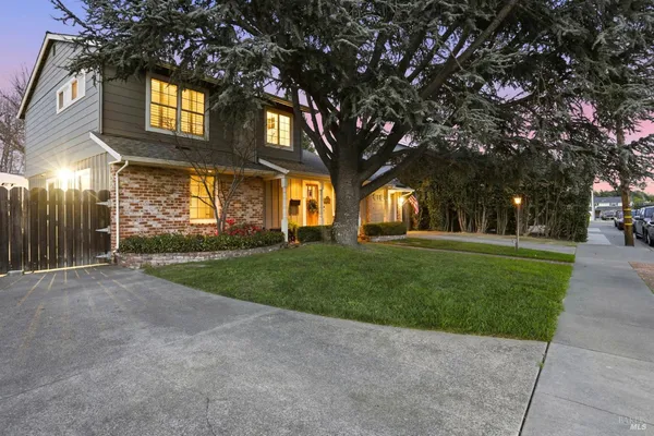 $1,195,000 | 6 Gothic Drive, Novato, CA 94947