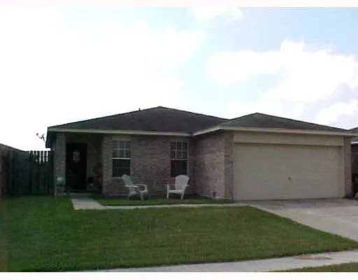 a view of a back yard