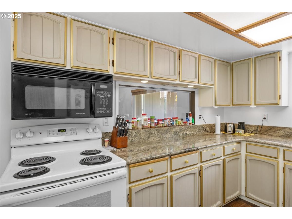 4819 Elgarose Road Roseburg, OR 97471 - Photo 7 of 30 Gallery Image 7