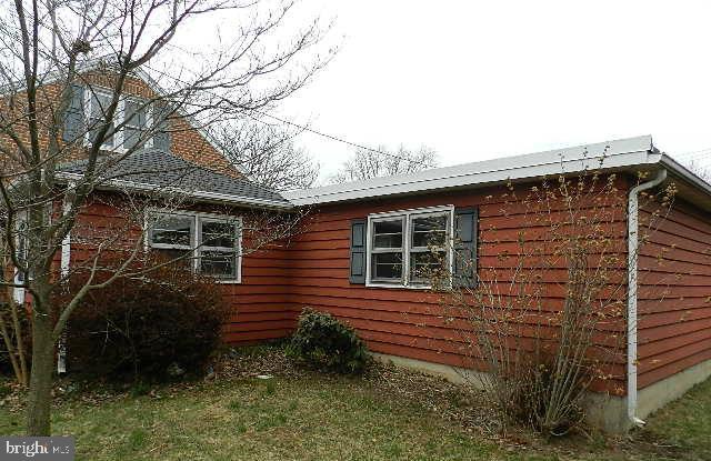 239 Diller Road Hanover, PA 17331 - Photo 4 of 27 Side View
