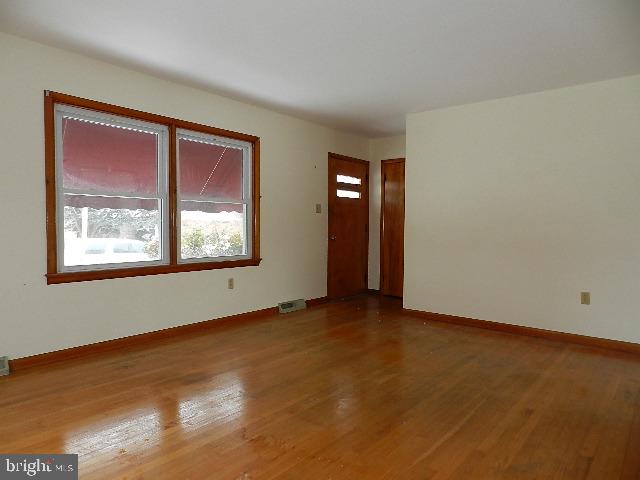 239 Diller Road Hanover, PA 17331 - Photo 6 of 27 Living Room