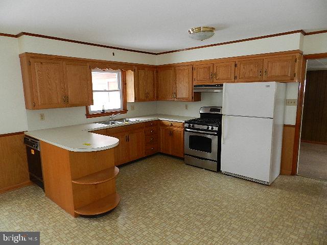 239 Diller Road Hanover, PA 17331 - Photo 8 of 27 Kicthen
