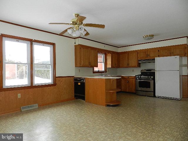 239 Diller Road Hanover, PA 17331 - Photo 9 of 27 Kitchen w/ Dining Area