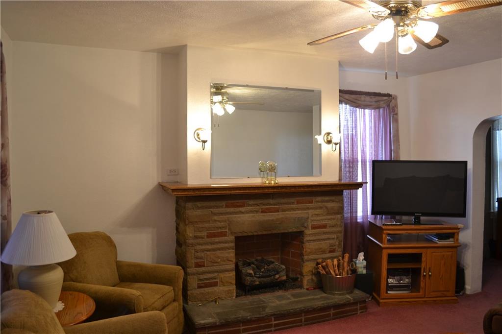 65 Frazier Avenue McKees Rocks, PA 15136 - Photo 3 of 25