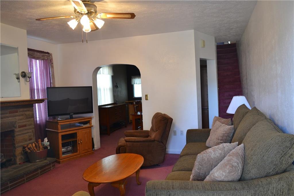65 Frazier Avenue McKees Rocks, PA 15136 - Photo 4 of 25