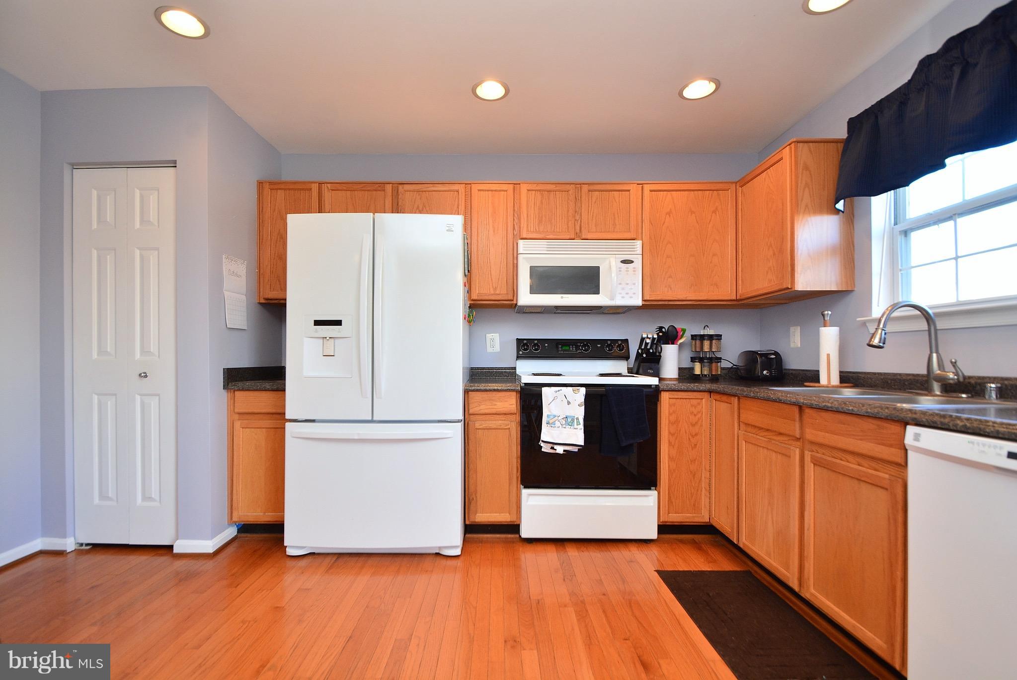 16 MacIntosh Court Baltimore, MD 21220 - Photo 11 of 30 Kitchen