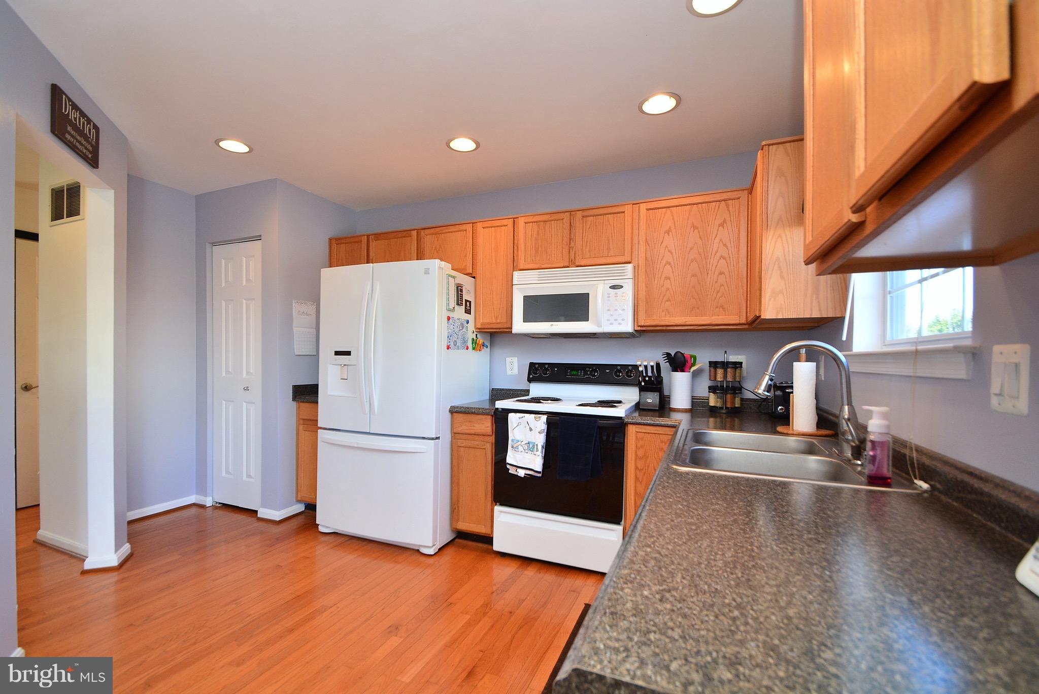 16 MacIntosh Court Baltimore, MD 21220 - Photo 12 of 30 Kitchen