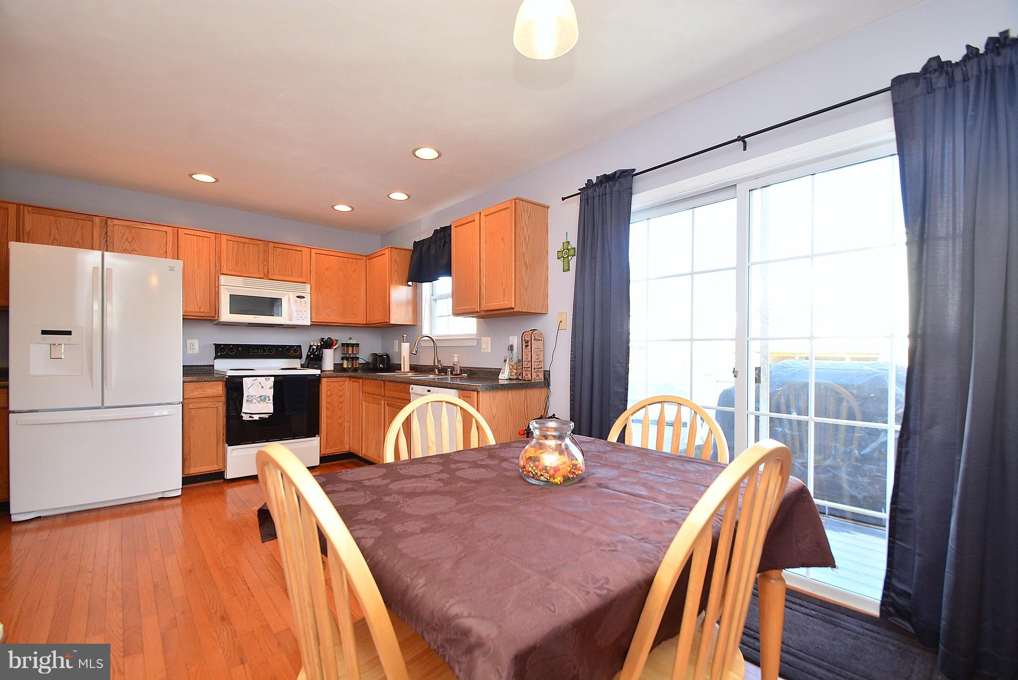 16 MacIntosh Court Baltimore, MD 21220 - Photo 13 of 30 Kitchen