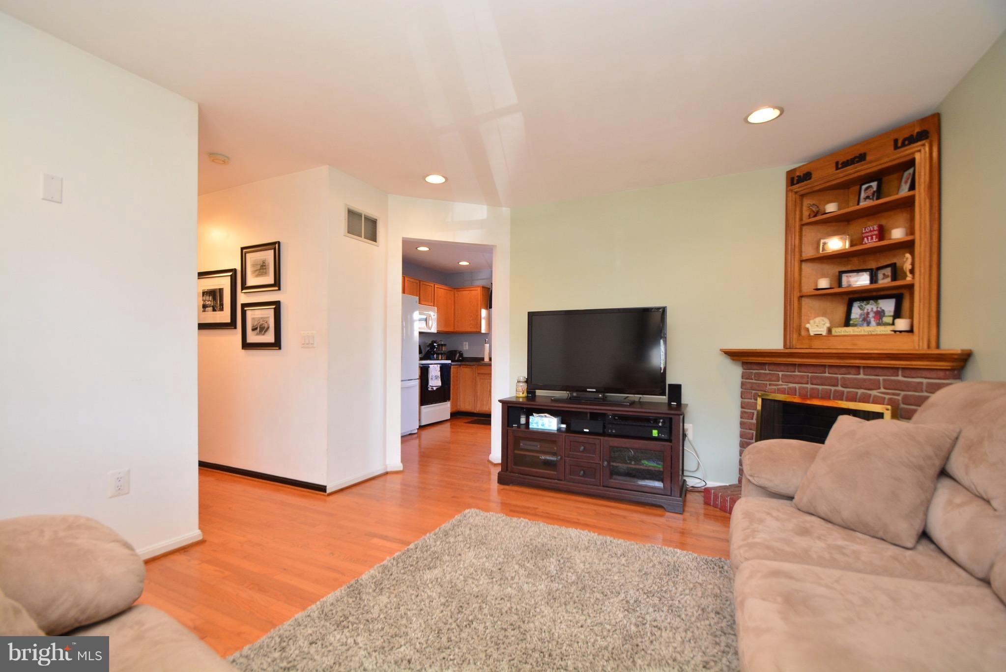 16 MacIntosh Court Baltimore, MD 21220 - Photo 6 of 30 Living Room