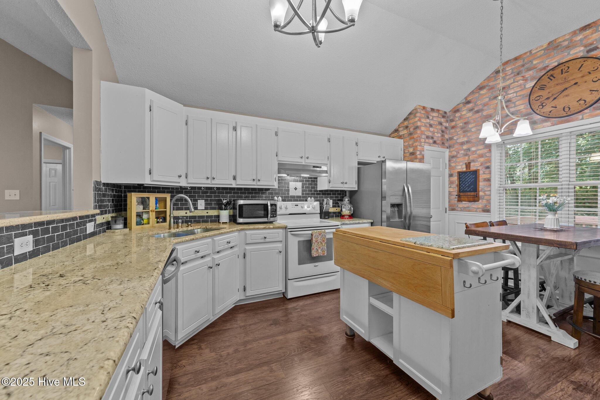 300 Plantation Road Clayton, NC 27520 - Photo 8 of 39 32-web-or-mls-VB4A3765