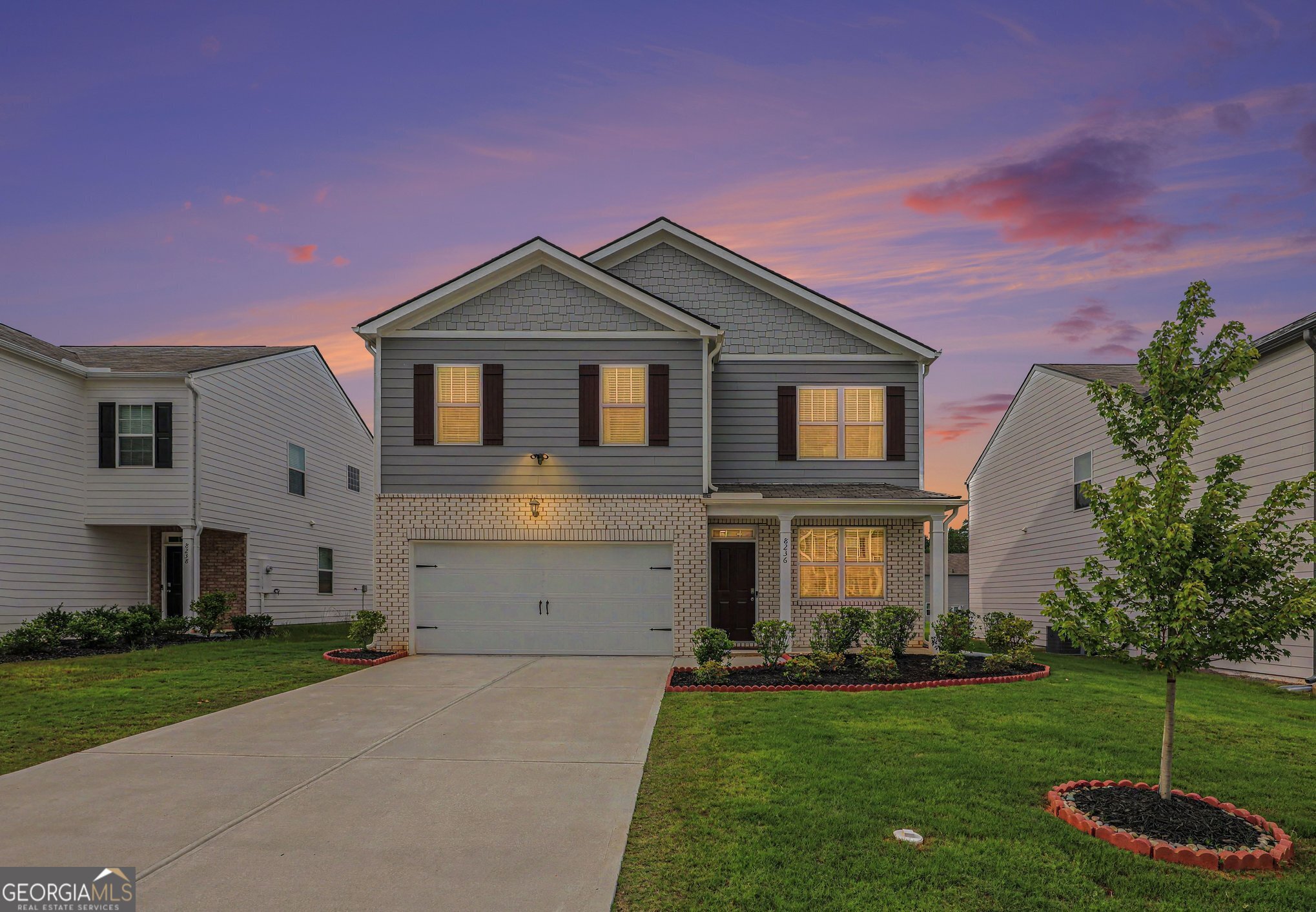 8236 Castleton Drive Fairburn, GA 30213 - Photo 3 of 35
