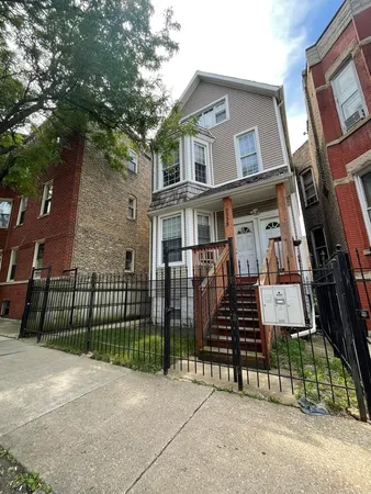 $2,600 | 2338 North Kimball Avenue, Unit 2, Chicago, IL 60647
