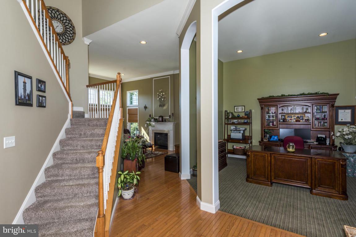 105 Ridgefield Way Lititz, PA 17543 - Photo 3 of 37