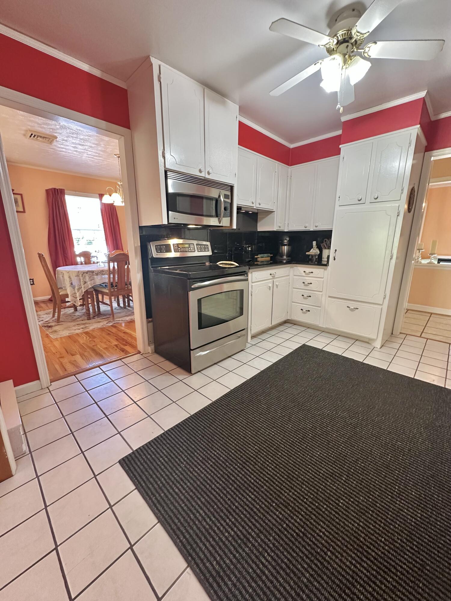 4801 Nicelytown Road Clifton Forge, VA 24422 - Photo 38 of 96 a kitchen with stainless steel appliances kitchen island granite countertop a sink dishwasher a stove and a refrigerator