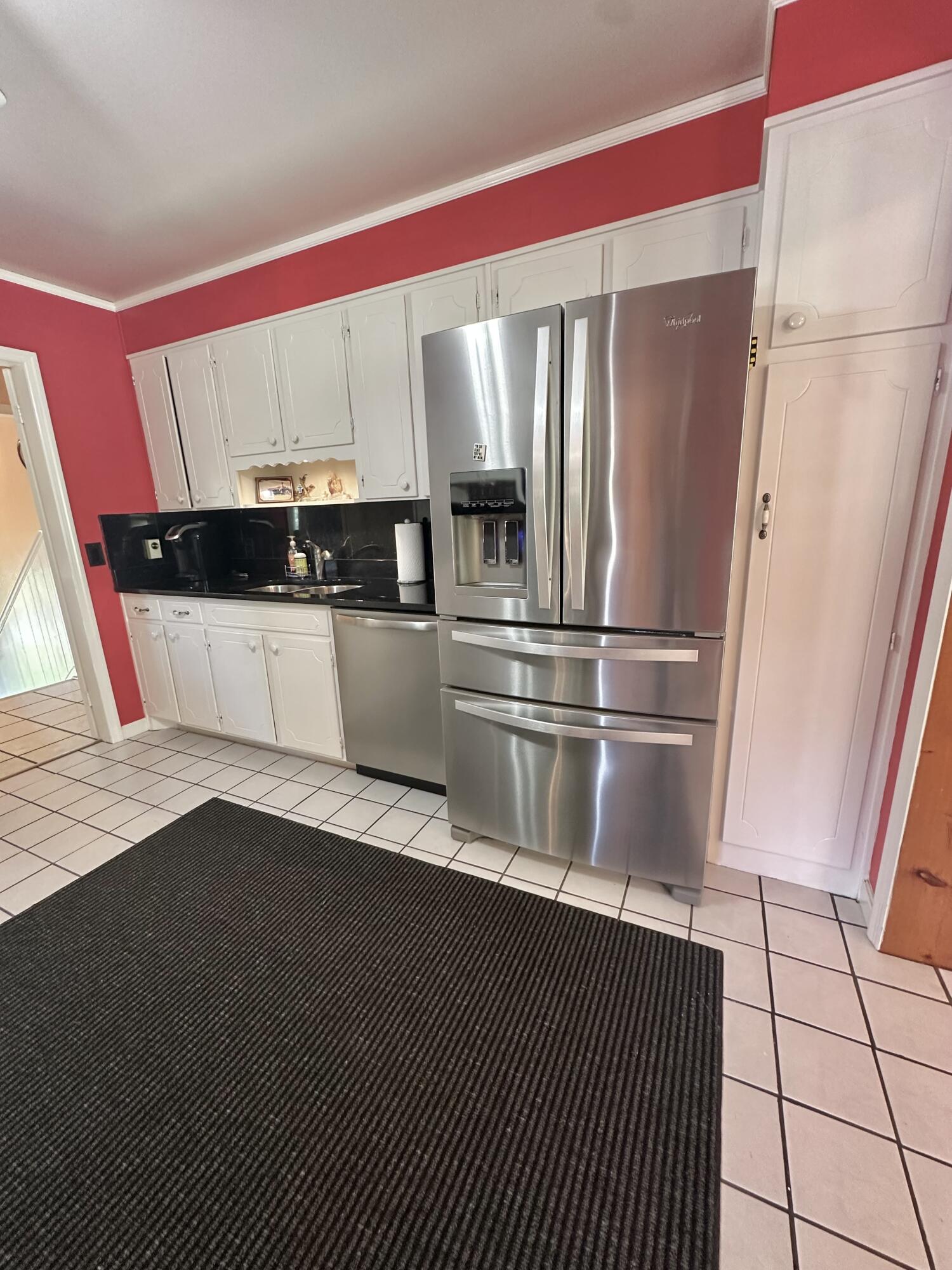 4801 Nicelytown Road Clifton Forge, VA 24422 - Photo 40 of 96 a kitchen with granite countertop a refrigerator and a stove