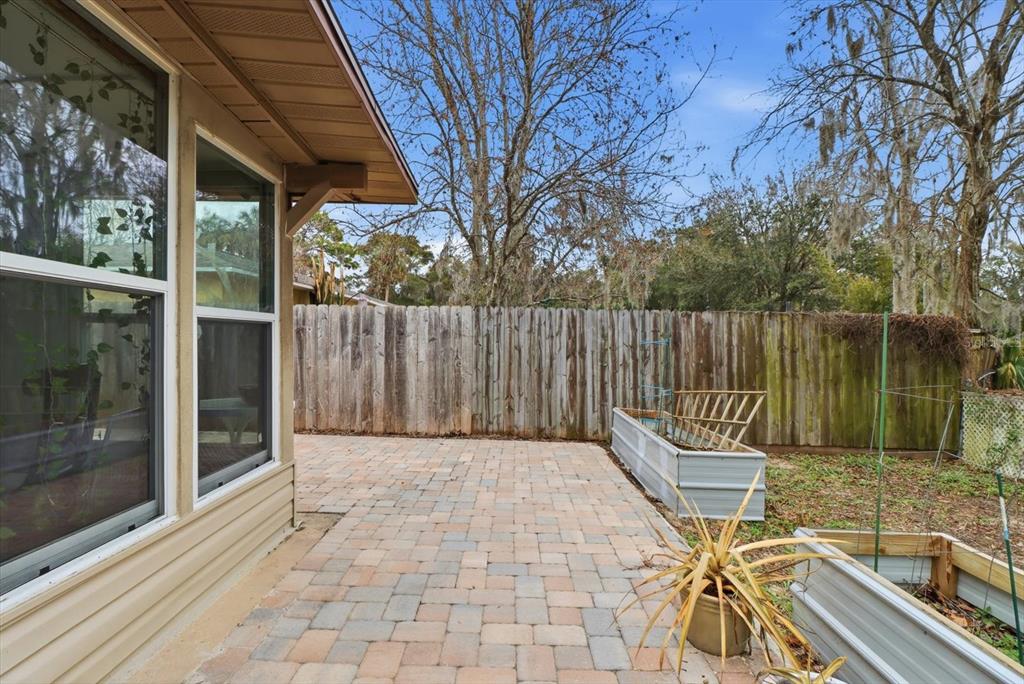 2341 South Whitier Point Homosassa, FL 34448 - Photo 32 of 36 a view of a chair and tables in the balcony