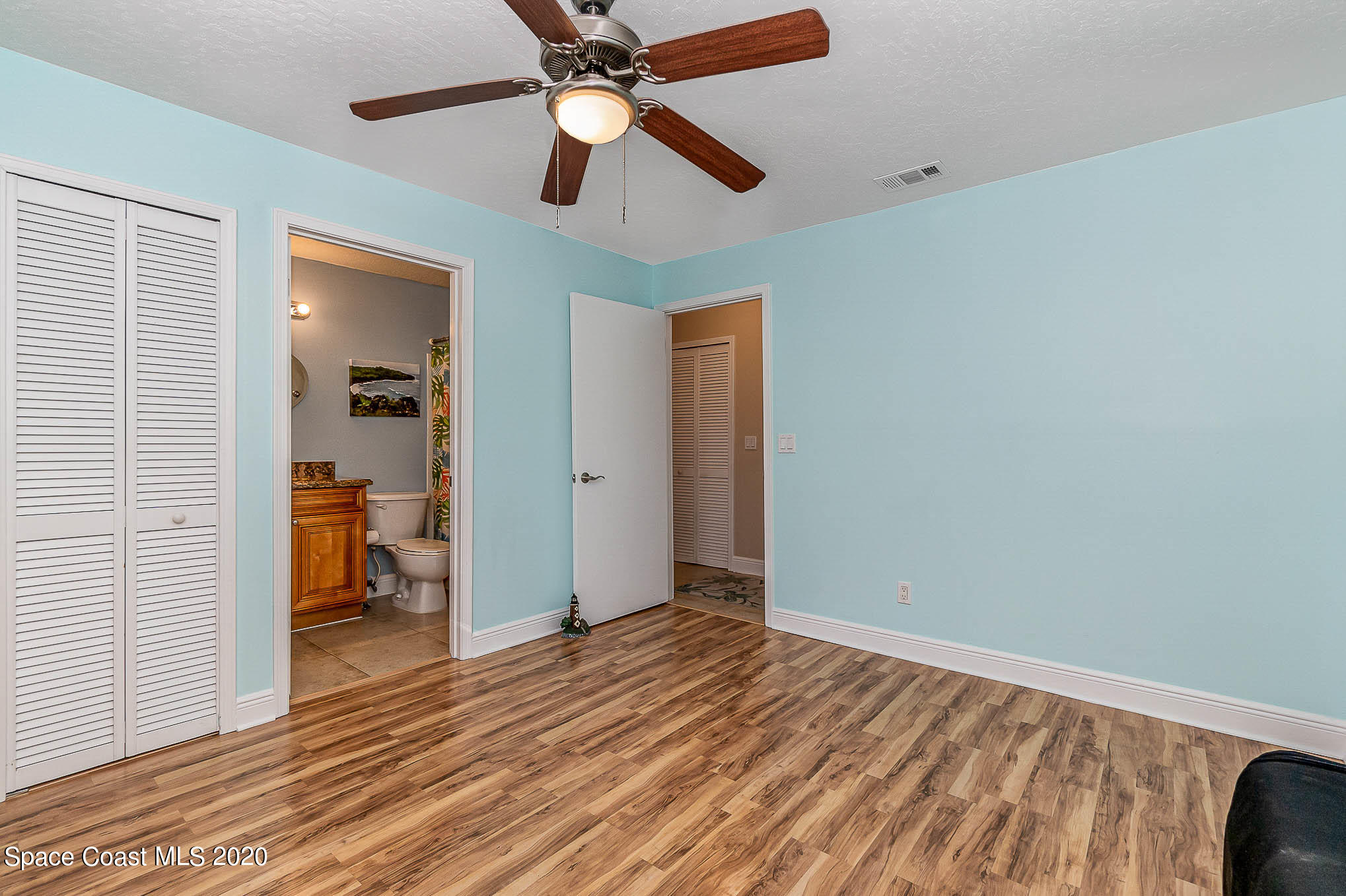 7667 North Wickham Road, Unit 914 Melbourne, FL 32940 - Photo 15 of 29 Guest Bedroom with Full Bath