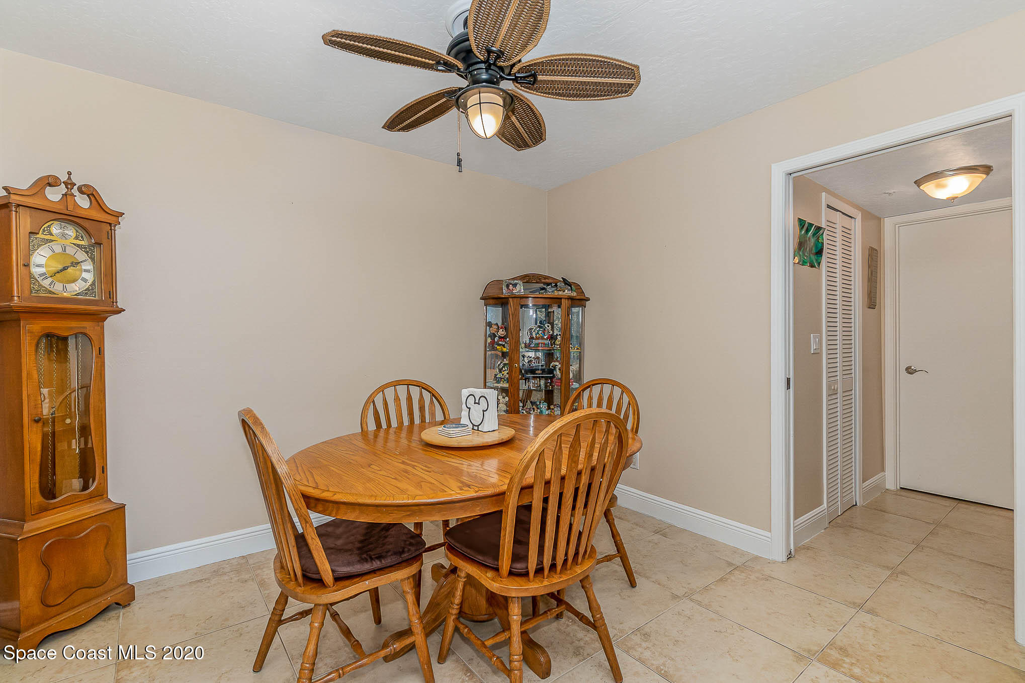 7667 North Wickham Road, Unit 914 Melbourne, FL 32940 - Photo 9 of 29 Roomy Dining Space