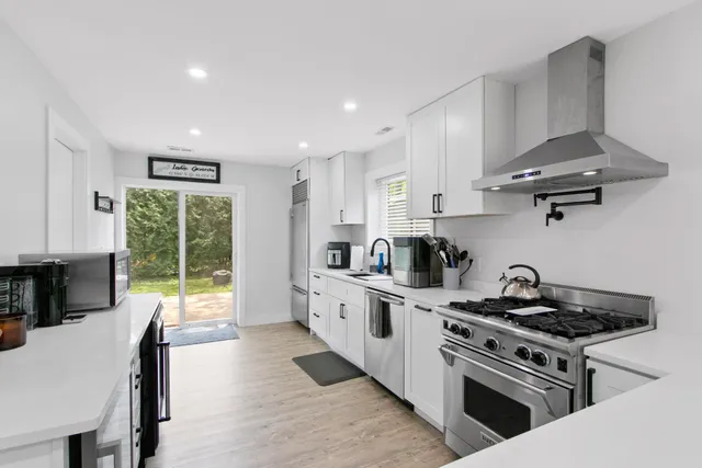 $795,000 | 539 Highland Road, Williams Bay, WI 53191